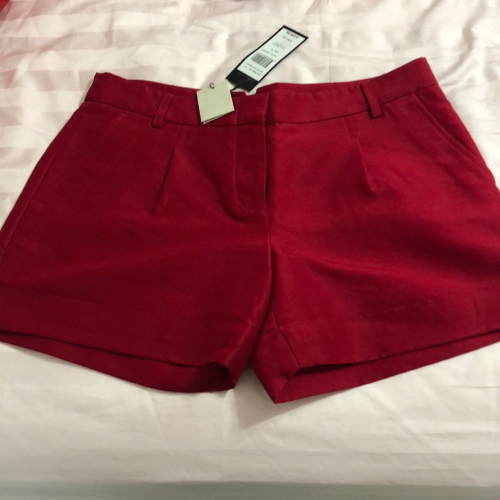 Red short